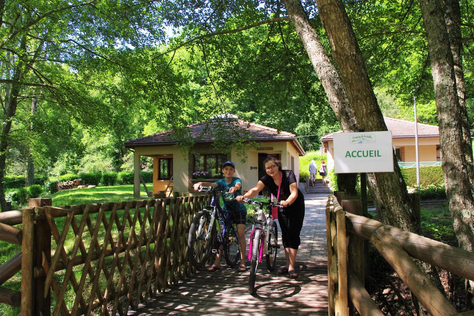 Camping De La Vallée Neris Les Bains